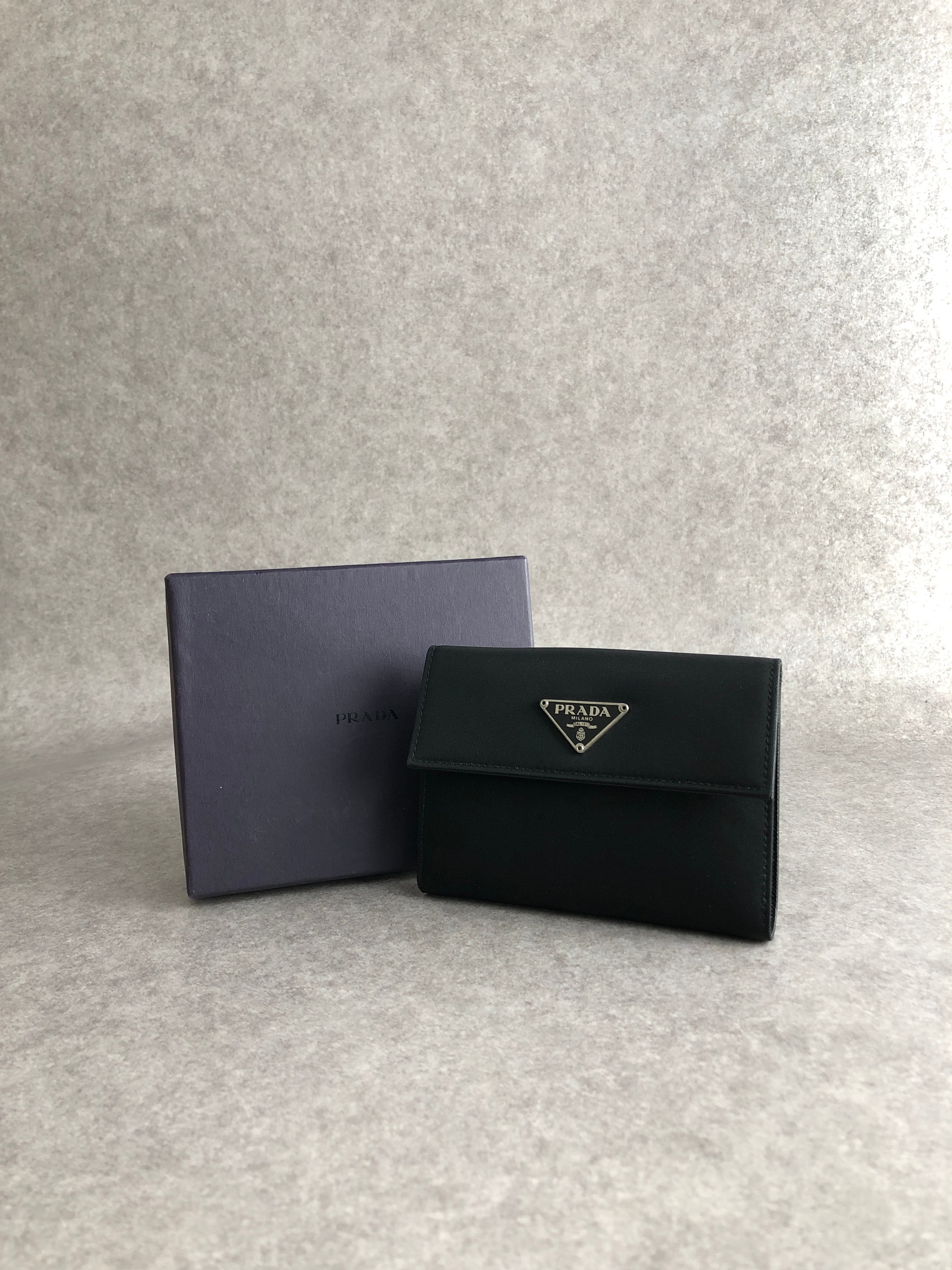 PRADA プラダ 財布 ブラック トライアングルロゴ ナイロン 3つ折り