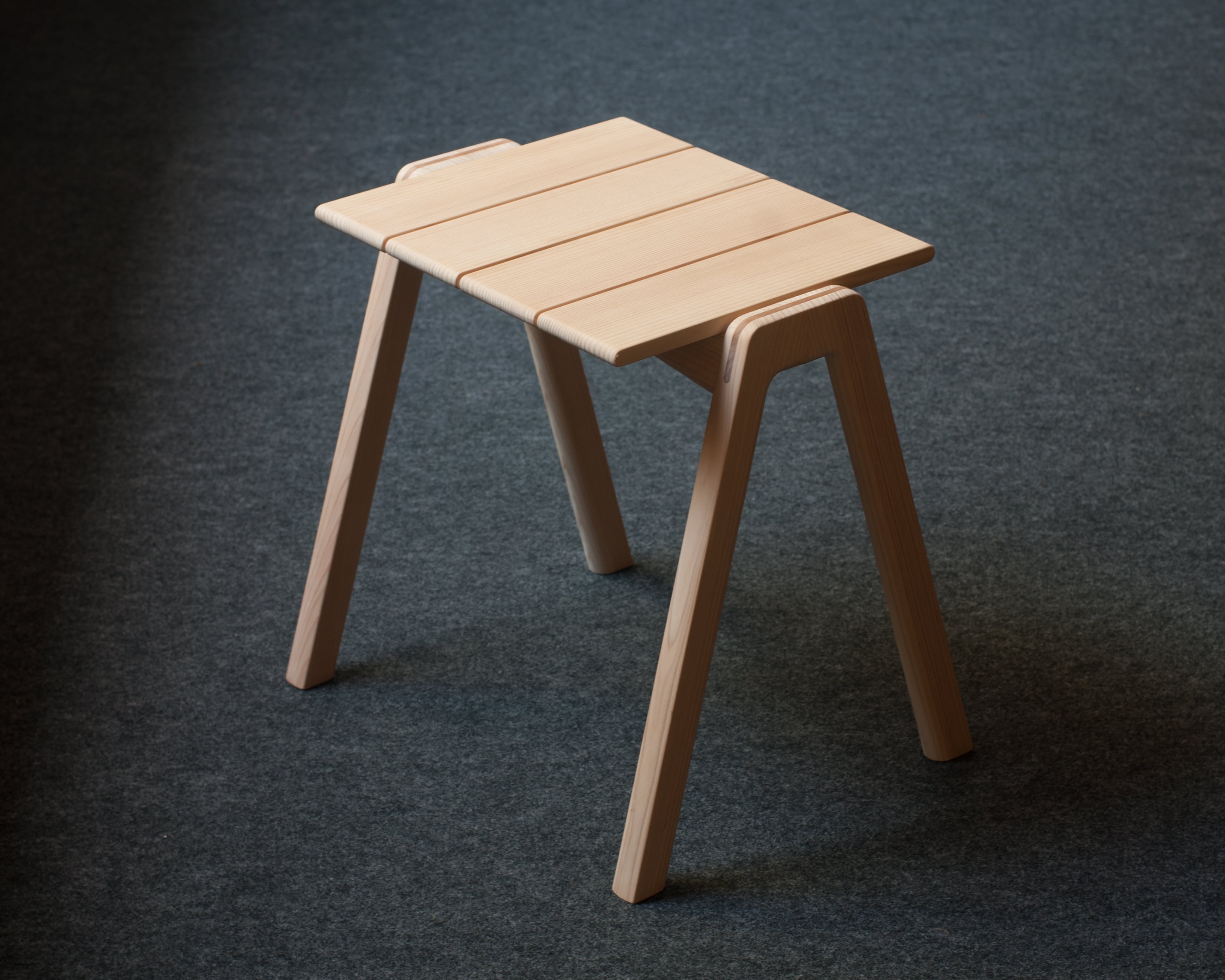 シリック　スツール MINAZUKI STOOL｜長崎ヒノキ ※ミツロウワックス仕上げが選択できるよう