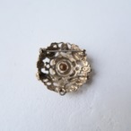 オレンジとグリーンのブローチ