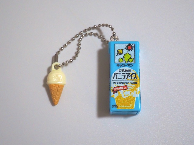 キッコーマン豆乳 豆乳ミニチュアチャームコレクション２杯目④豆乳飲料バニラアイス