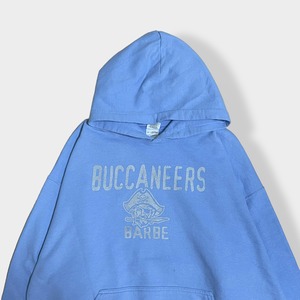 【GILDAN】バルブ高校 フットボール部 BUCCANEERS BARBEプリント パーカー フーディー プルオーバー X-LARGE ビッグシルエット スカイブルー US古着