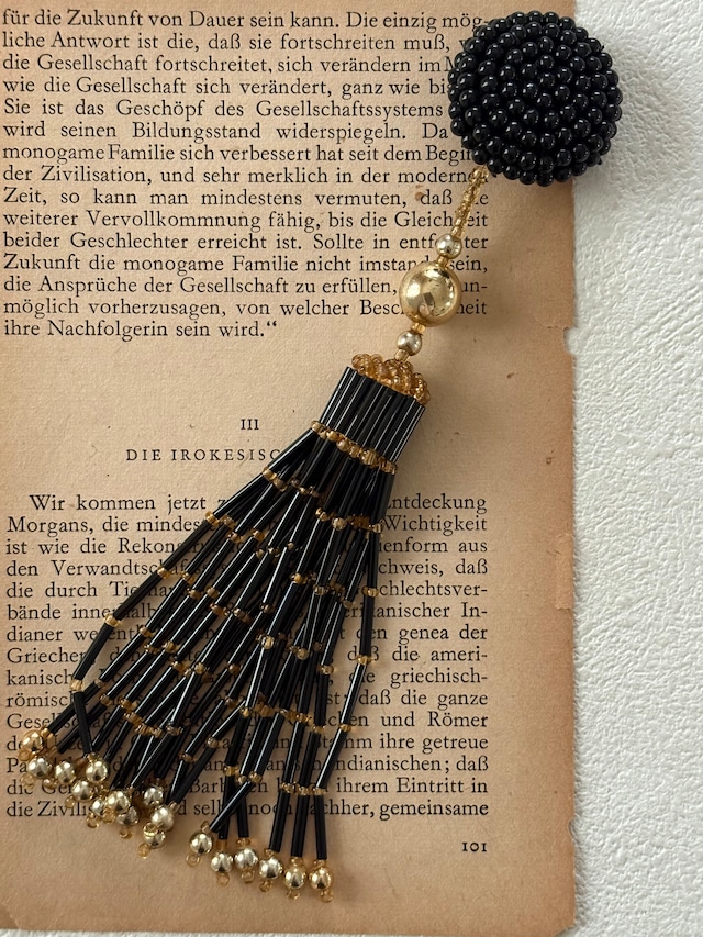デッドストック ドイツVintage シルバーカラーのカメオ風ブローチ サークル GERMANY アクセサリー デコレーション材 カルトナージュ