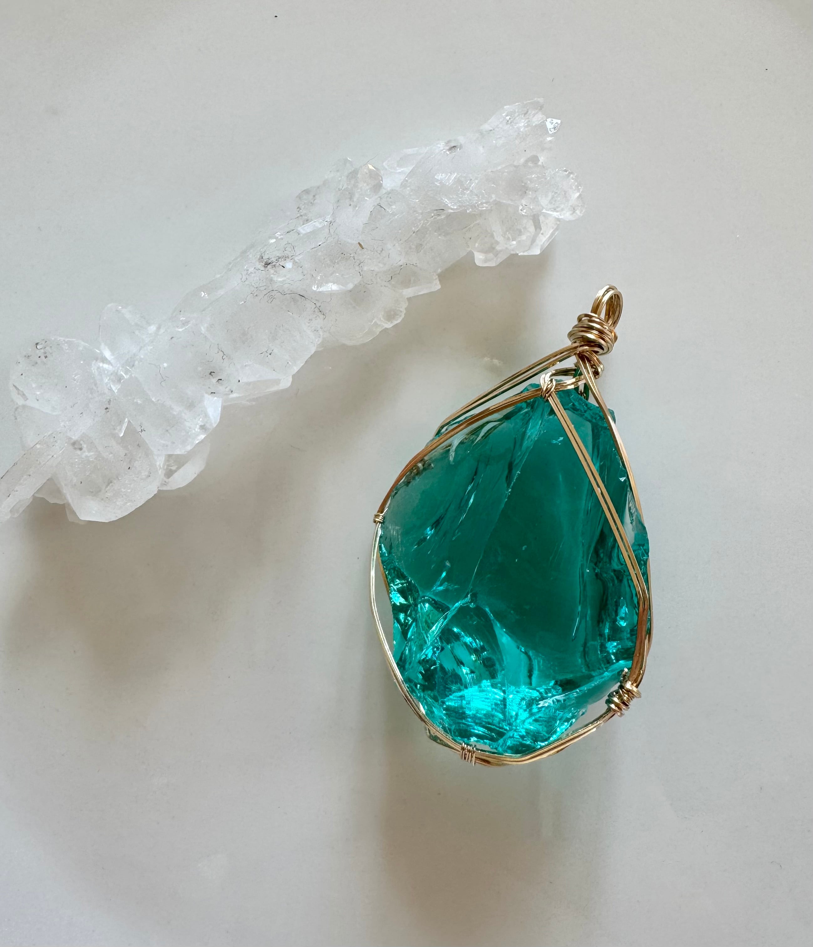 K18エメラルドシフトオーバルペンダント(アンダラクリスタル)KEM2