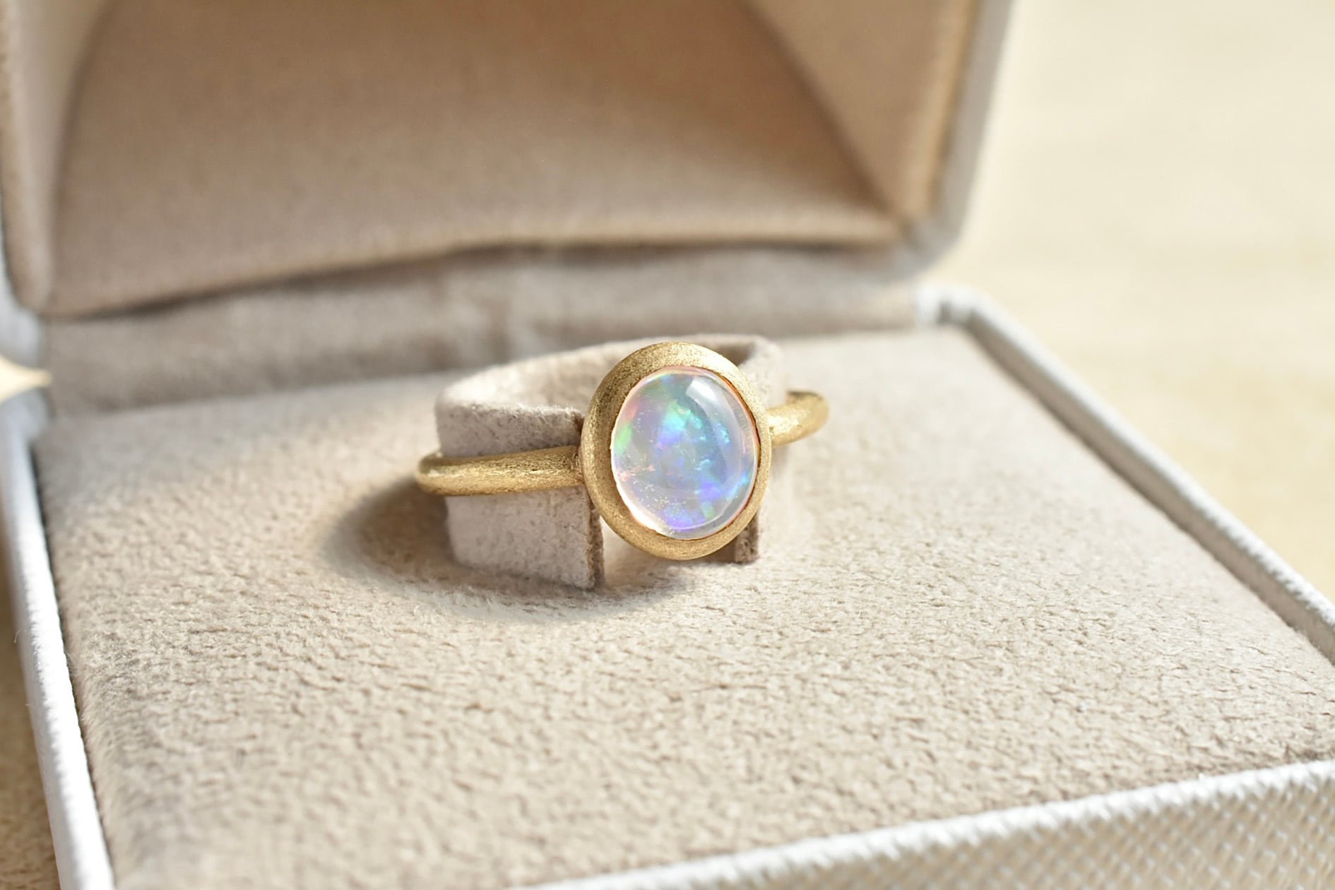 ウォーターオパール ( メキシコオパール ) リング 0.95ct / K18YG