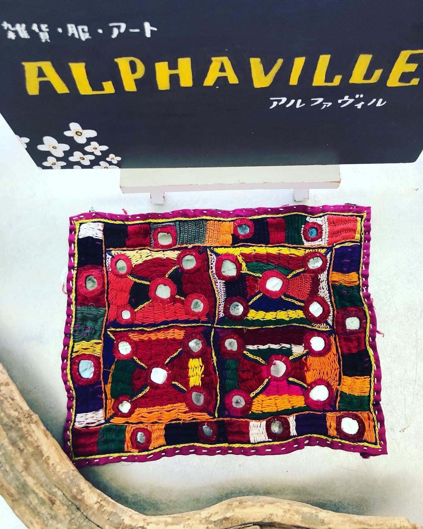 インド 遊牧民族バンジャラ族 手工芸品 ミラーワーク布 サイズ26×20.5 ALPHAVILLE