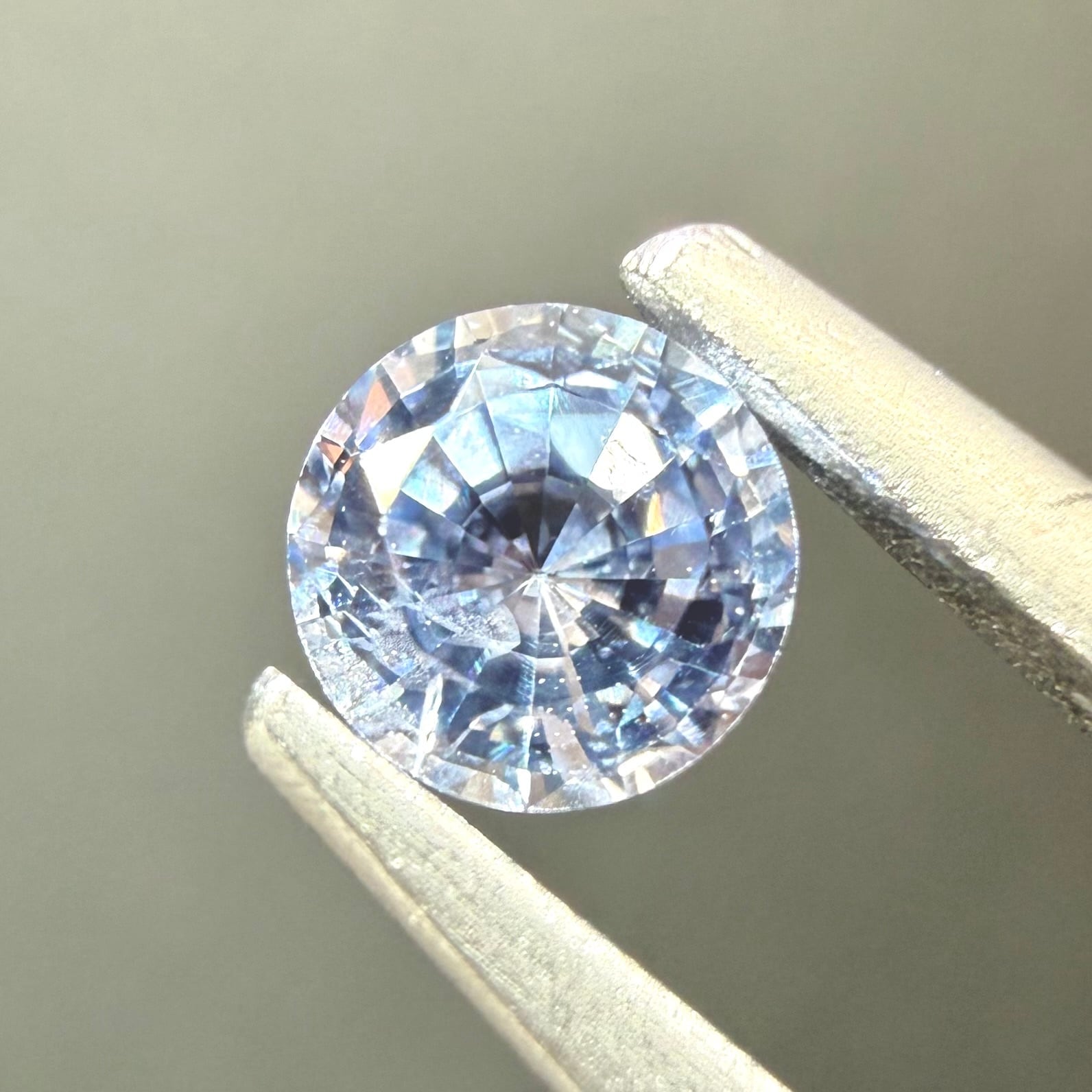 スリランカ産アイスブルーサファイア0.34ct 4.0×4.0mm/2648-519
