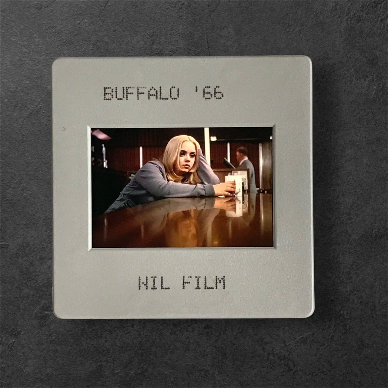 【Trainspotting】フランス版ロビーカード(額付き) Trainspotting】フランス版ロビーカード(額付き) - メルカリ