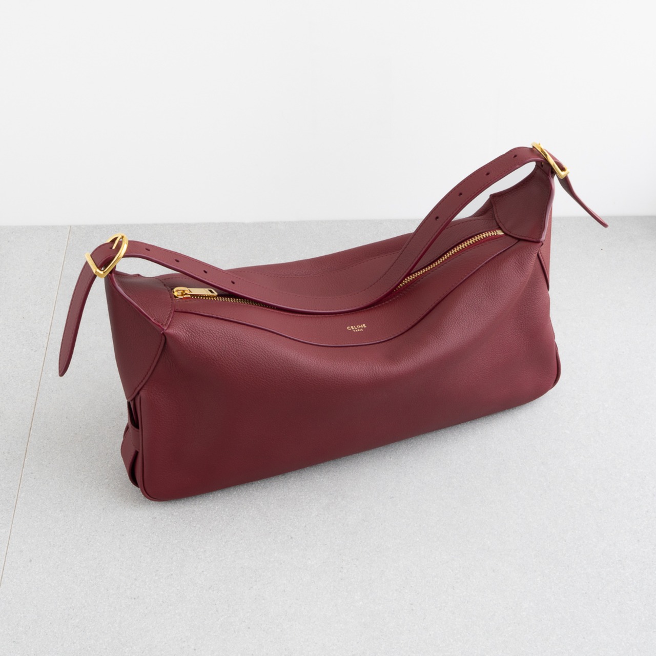 セリーヌ ロミー ミディアム カーマイン レッド ショルダーバッグ