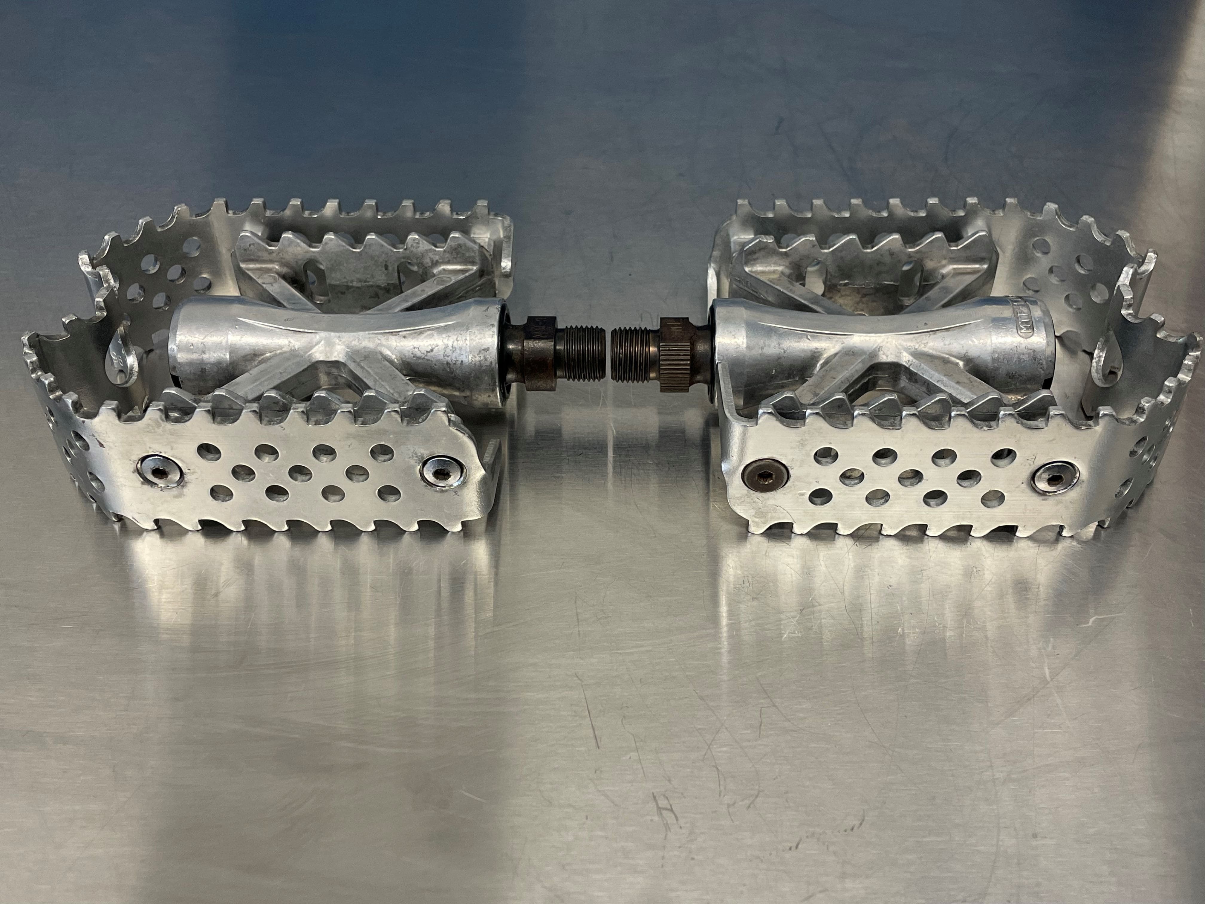 SR MTP 110 BMX MTBペダル SR Sakae MTP-110 Pedals Old School BMX Double Cage 9/16 in