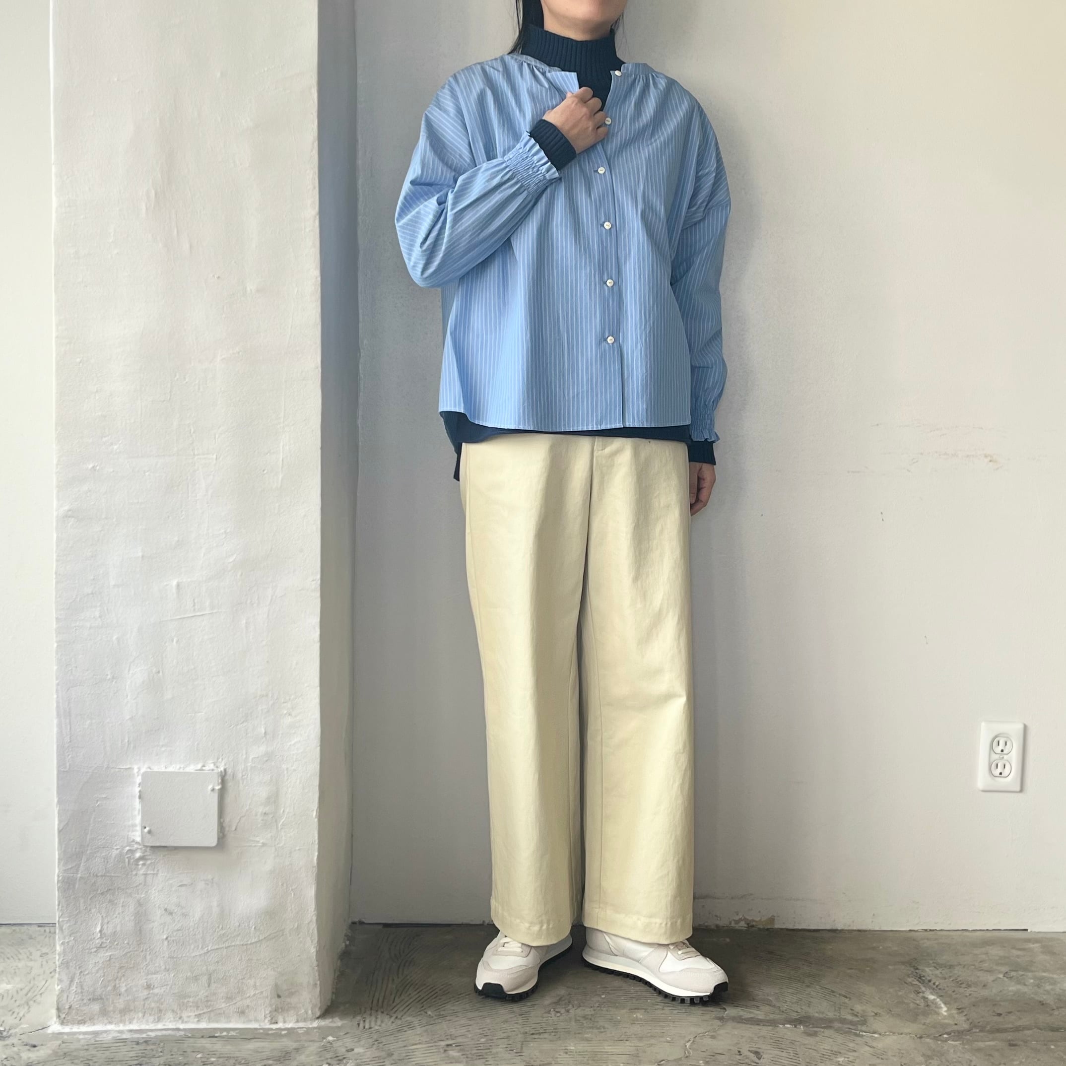 Parkes シャーリングカフブラウス