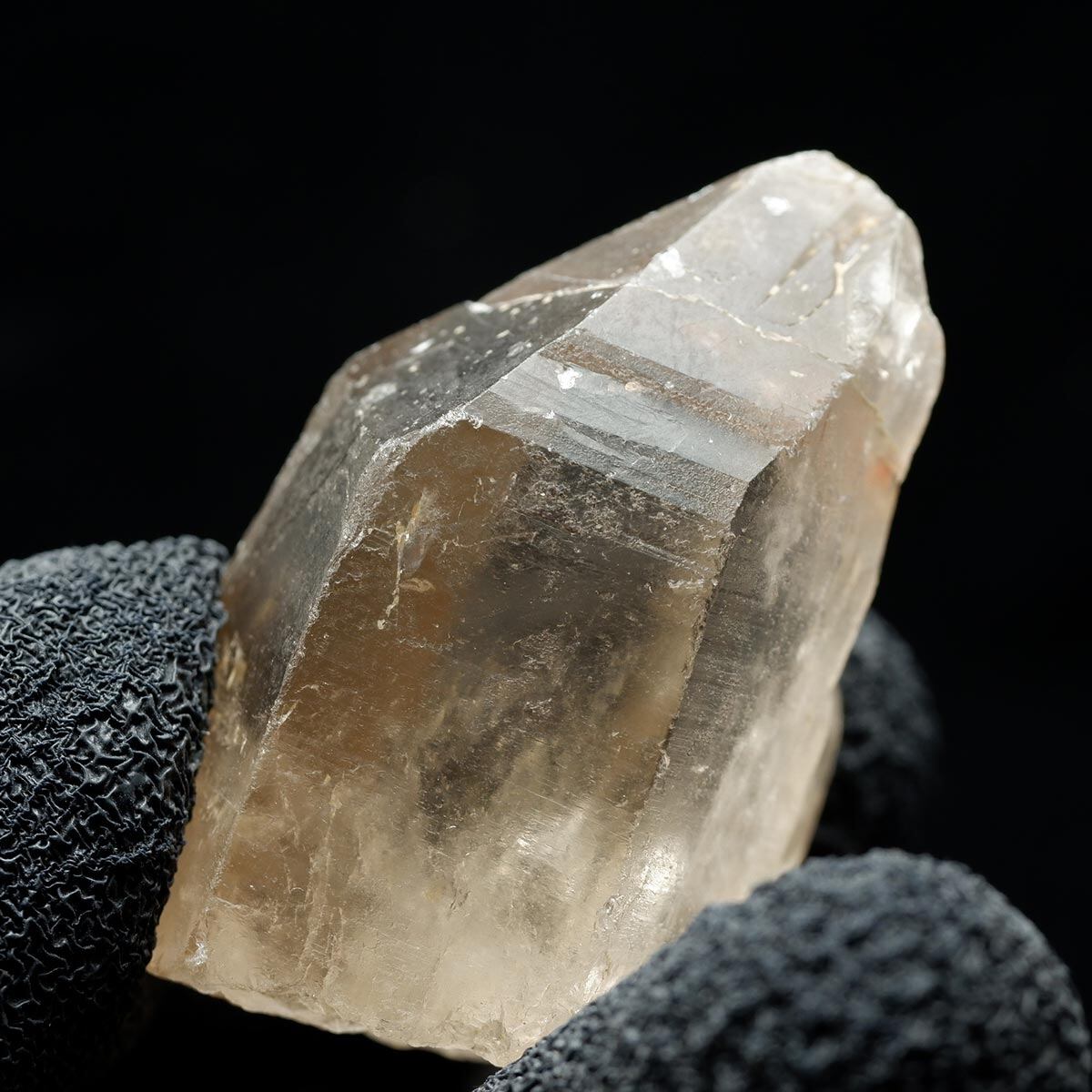 ナミビア、エロンゴのフローライト（スピネル双晶）① | PAY ID