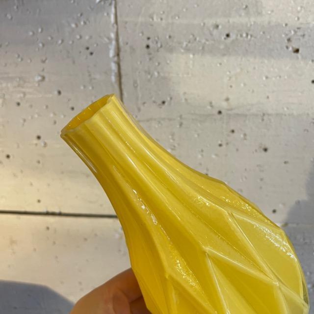 MILK GLASS SINGLE VASE - DIA MILK YELLOW / フラワーベース　イエロー　花瓶　1輪挿し　リビング　ガラス