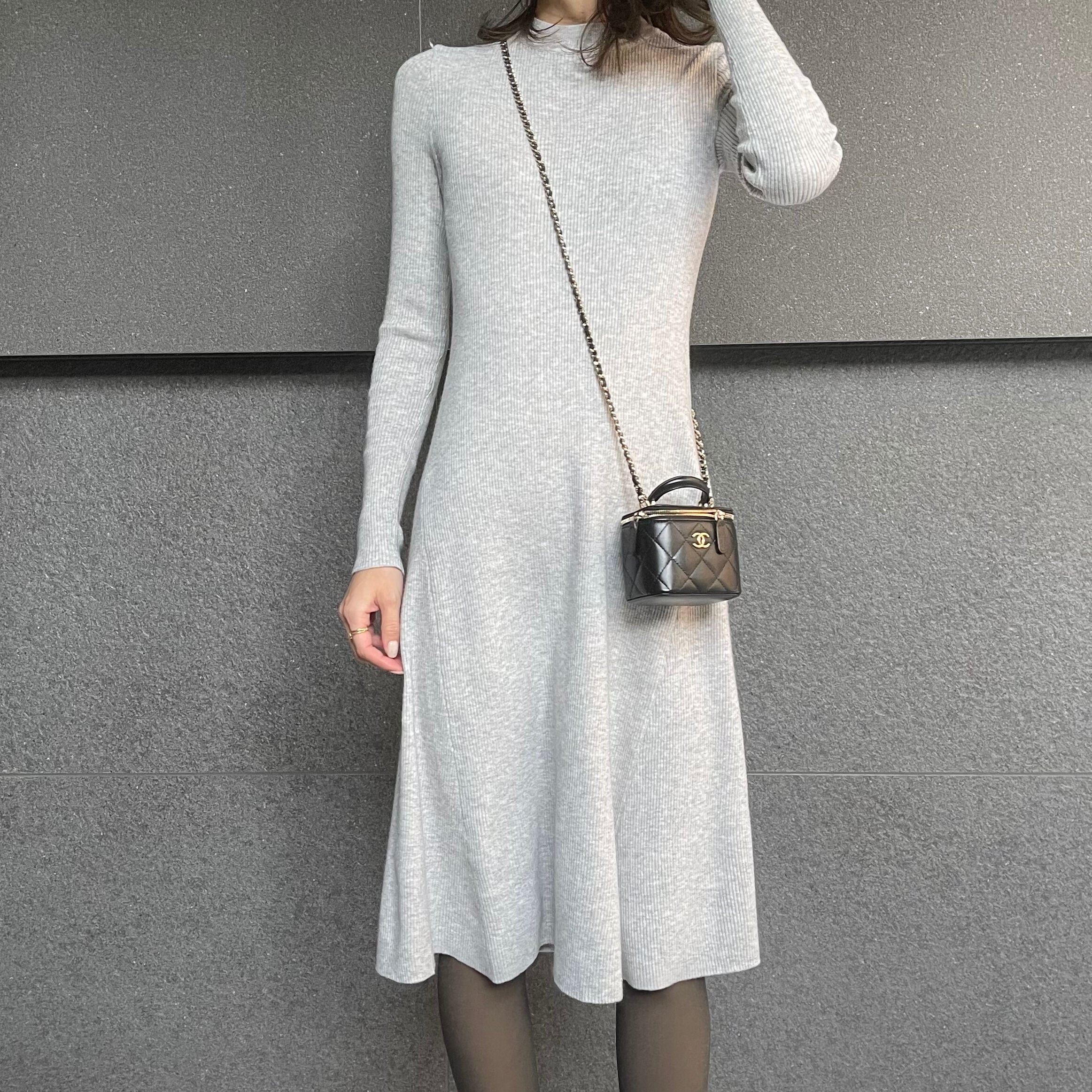 シンプルフレアニットワンピース