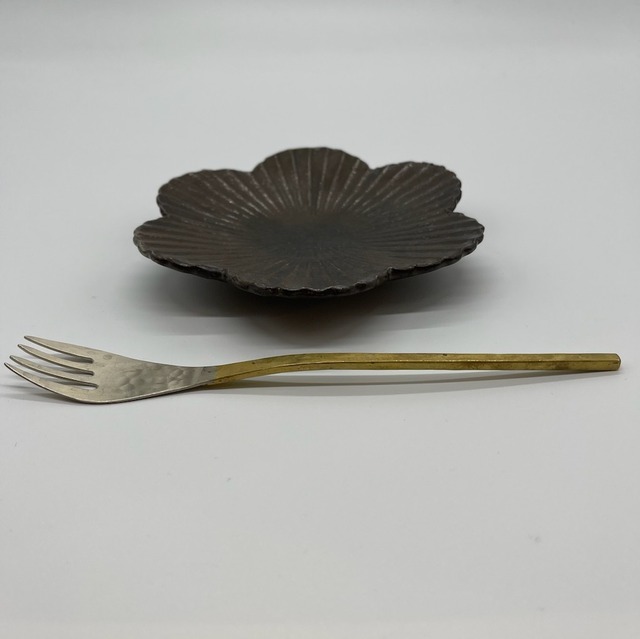 『宇田康介』輪花5寸皿A　鉄釉　2111100305679A