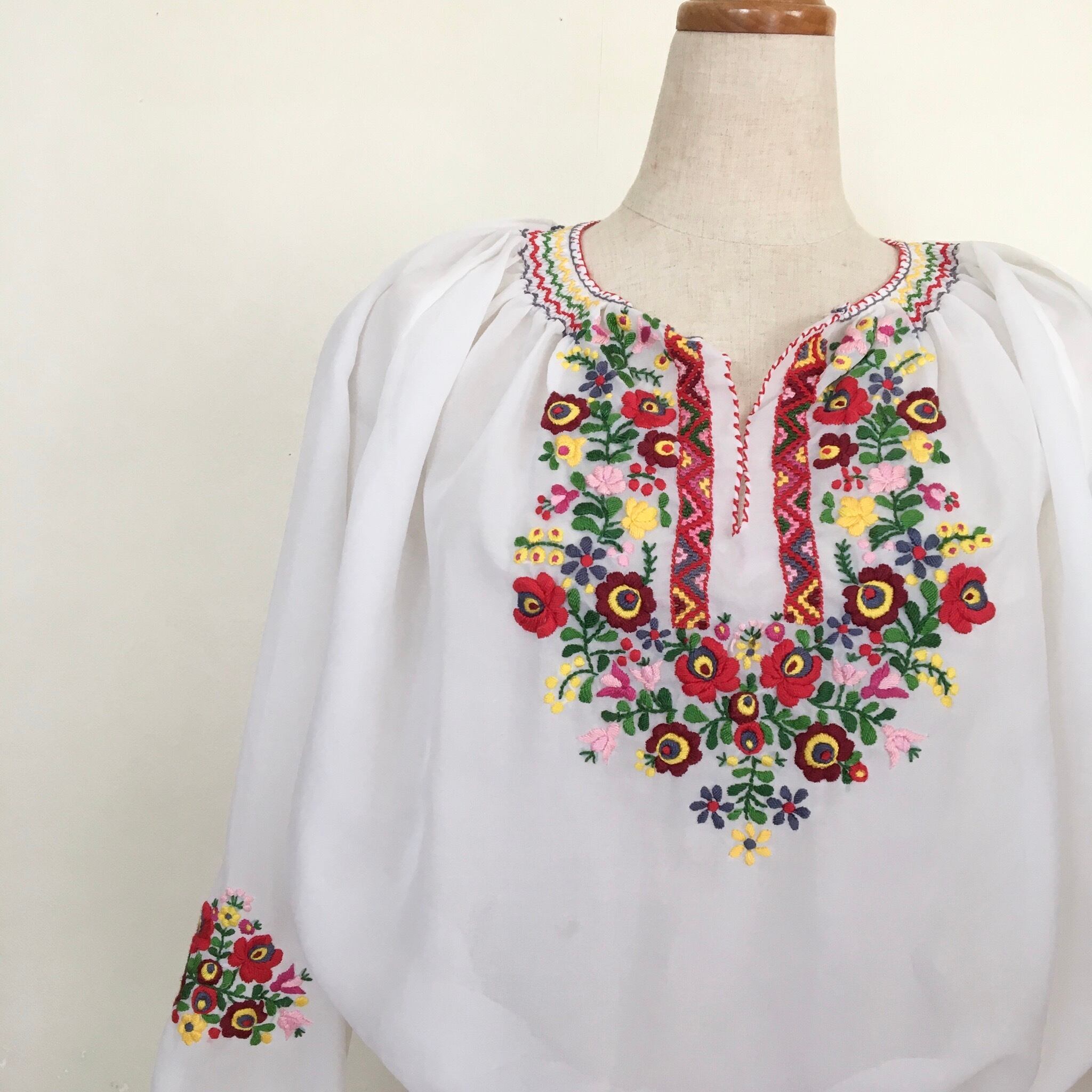 Tyrolean embroidery blouse