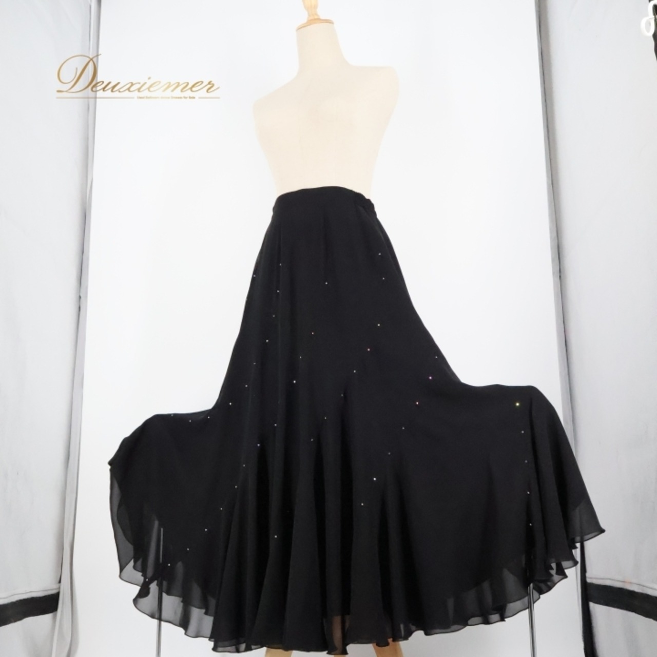 社交ダンス 衣装 スタンダード スカート レッスンウェア 女性用 レディース オールシーズン 黒 ブラック系 シンプル 無地 かわいい フォーマル おしゃれ 上品 エレガント ダンス服 リハーサル 用衣装 洗濯可能 軽量 着心地良い スポーツウェア ファッション トレーニング ダンススタジオ ジャズダンス ロングスカート ステージ衣装 パーティー用