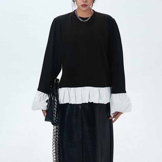 WHITE FRILL TRIMMED BLACK ROUND NECK PULLOVER TOP 1color M-14556