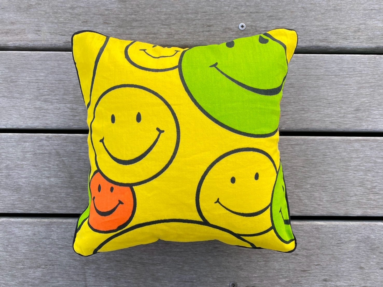 70s SMILEY FACE FABRIC KUSHION 2