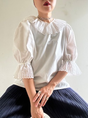 1970s Vintage Cutwork Collar Blouse