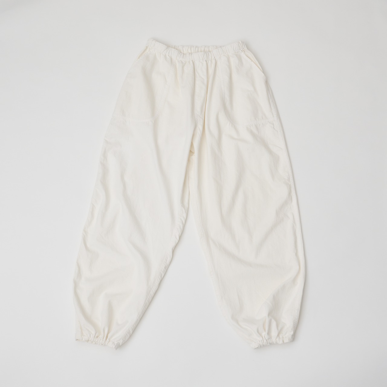 Puckering pants/white