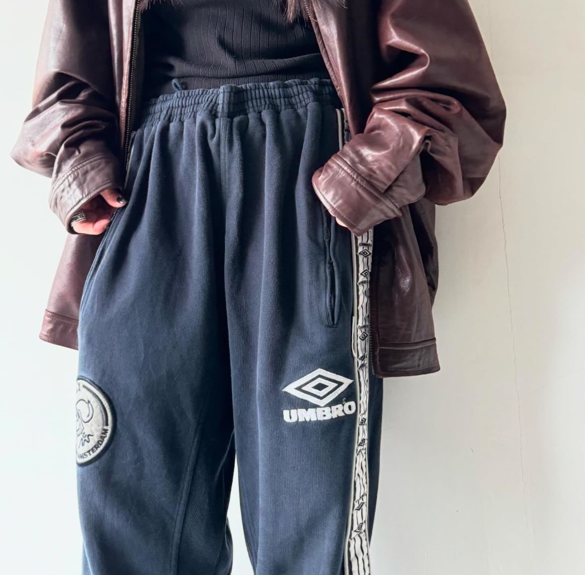 UMBRO- 90's Ajax away training sweat pants | ROOT online