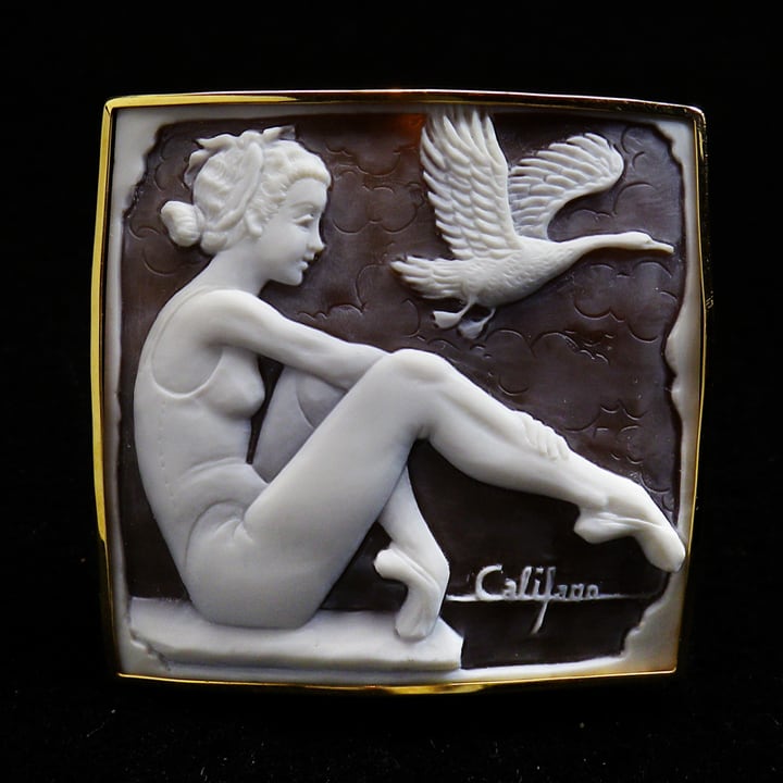 ライモンド・カリファーノ作 ”羽ばたく夢”