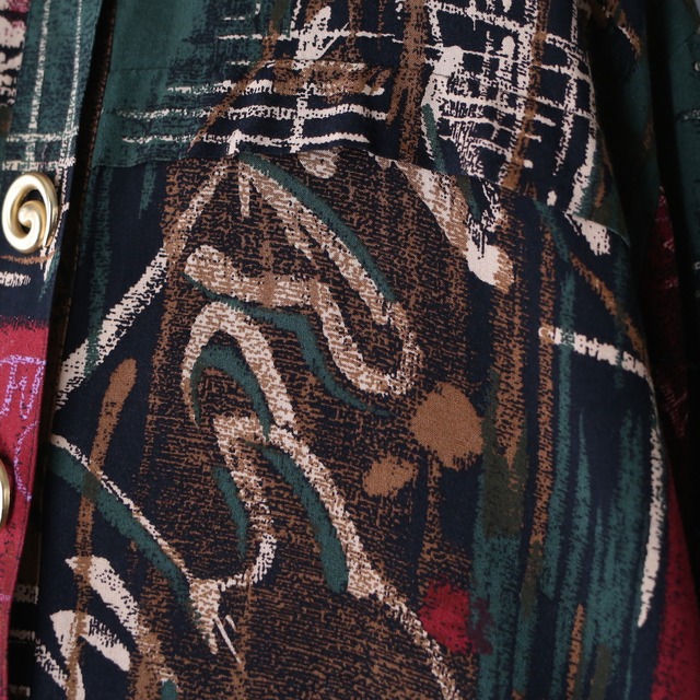 dark coloring full art pattern uzu big gold button over silhouette h/s shirt