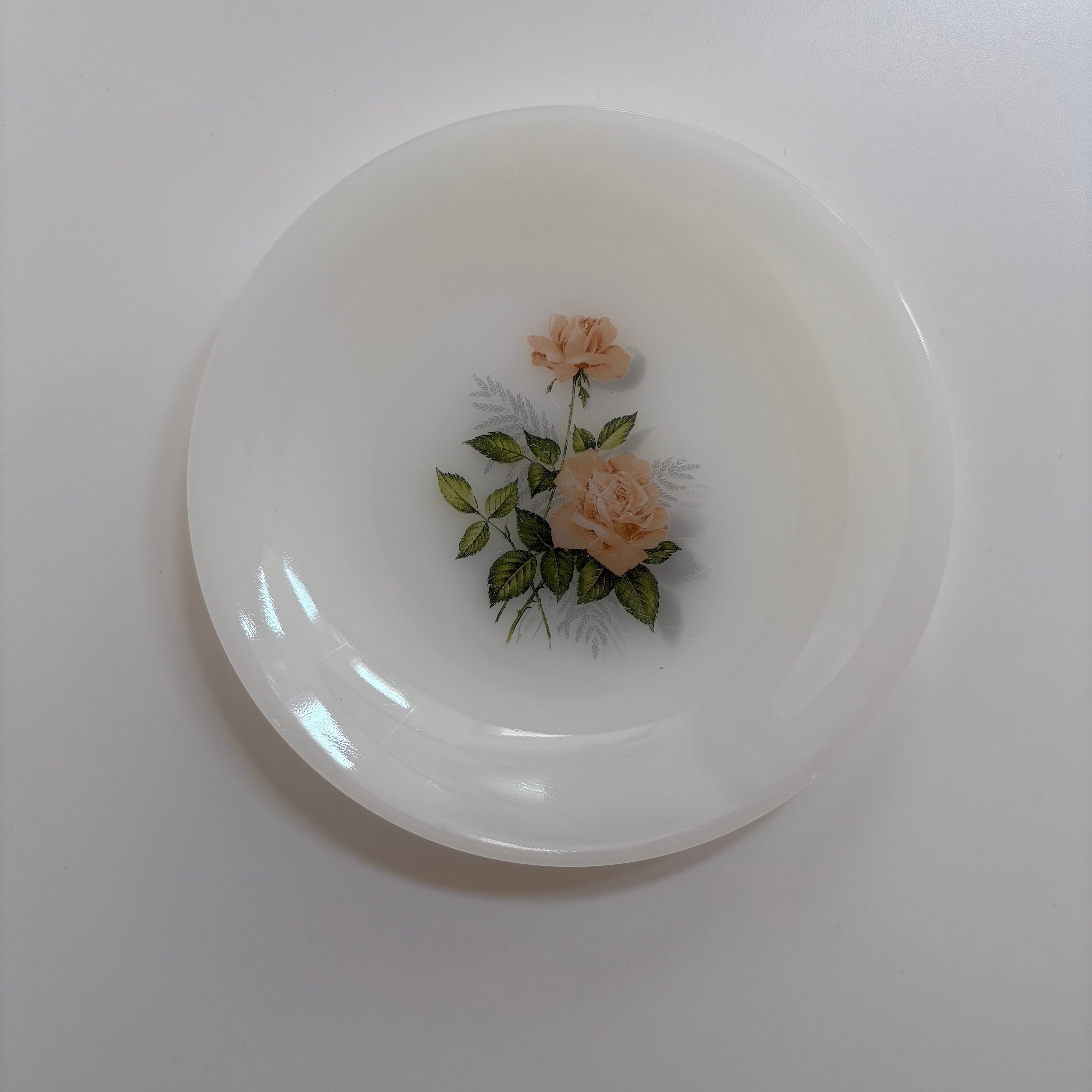 アルコパル 花柄のデザートプレート（やわらかなピーチ色の花／arcopal