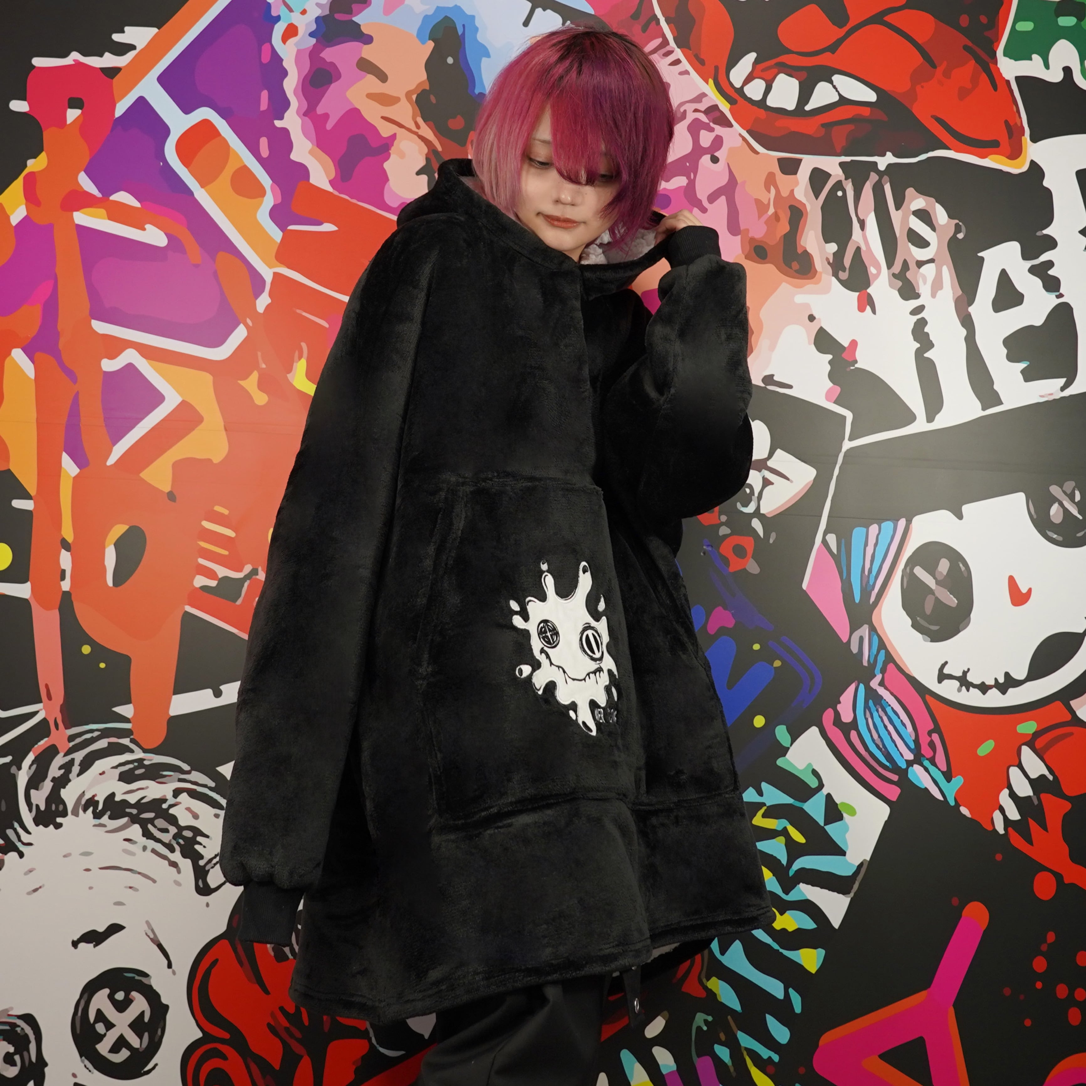 LAST NieRの日限定MEGA SALE】着る毛布もこもこFACE UNISEX HOODIE
