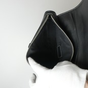 Christian Dior クリスチャンディオールDIOR×KAWS ビー サドル レザー ボディバッグ ブラック 06-BO-0119