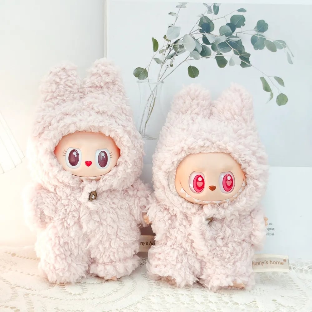 雲のように柔らかい!1・2世代対応 Labubu ラブブ ビニルドール 着せ替え ピンクウサ耳パジャマ フリース素材 ふわふわ もふもふ 15-17cm 超可愛い ふわふわ感触がたまらない