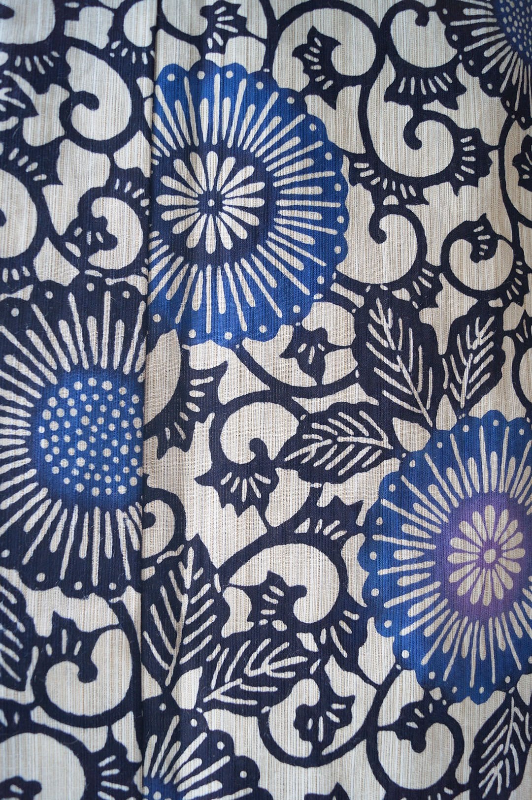 【浴衣】白色系地 花唐草文 仕立て下ろし 綿麻しじら 浴衣