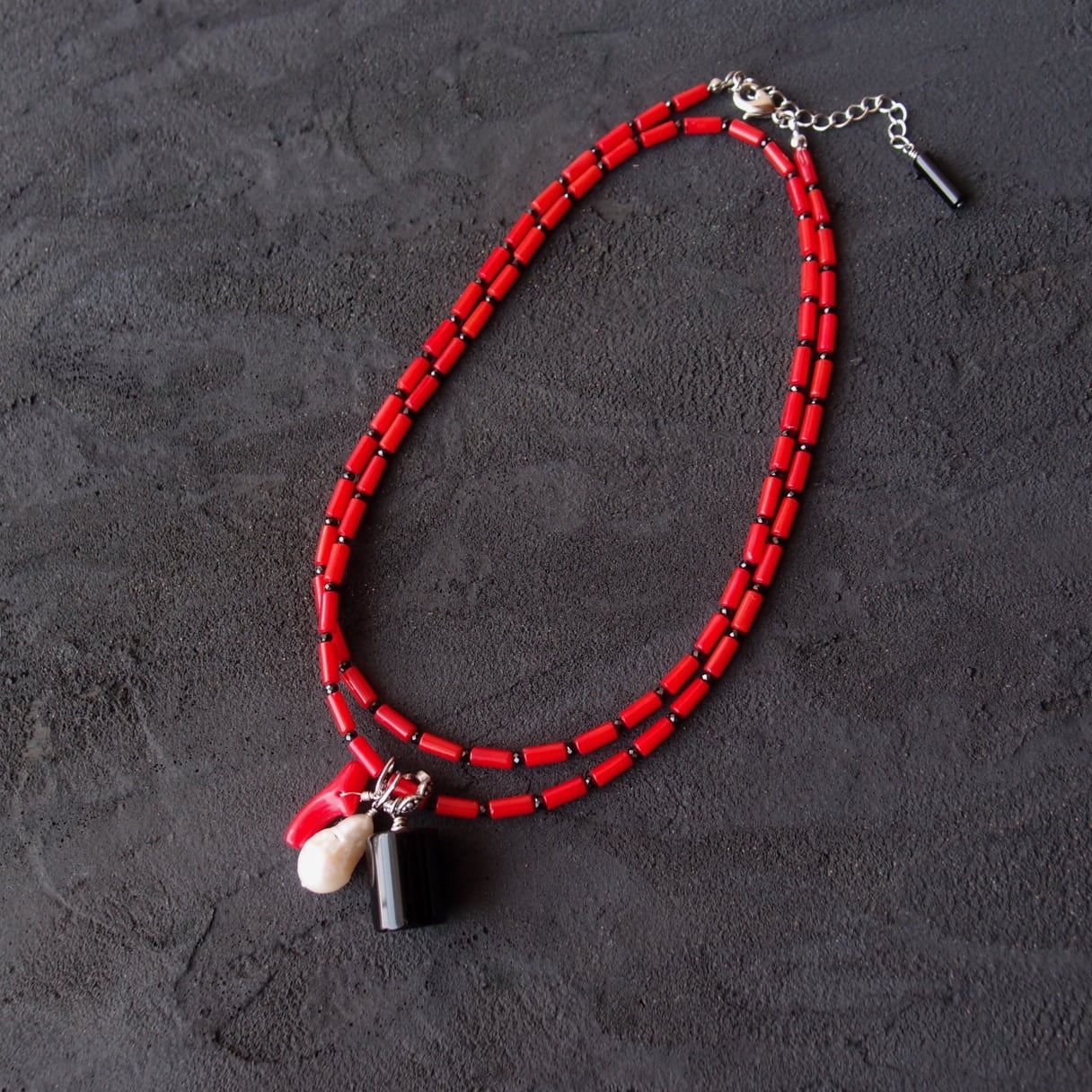 Black Spinel × Red Coral Necklace/ブラックスピネル×レッドコーラル チャームネックレスセット(Tube Shape)