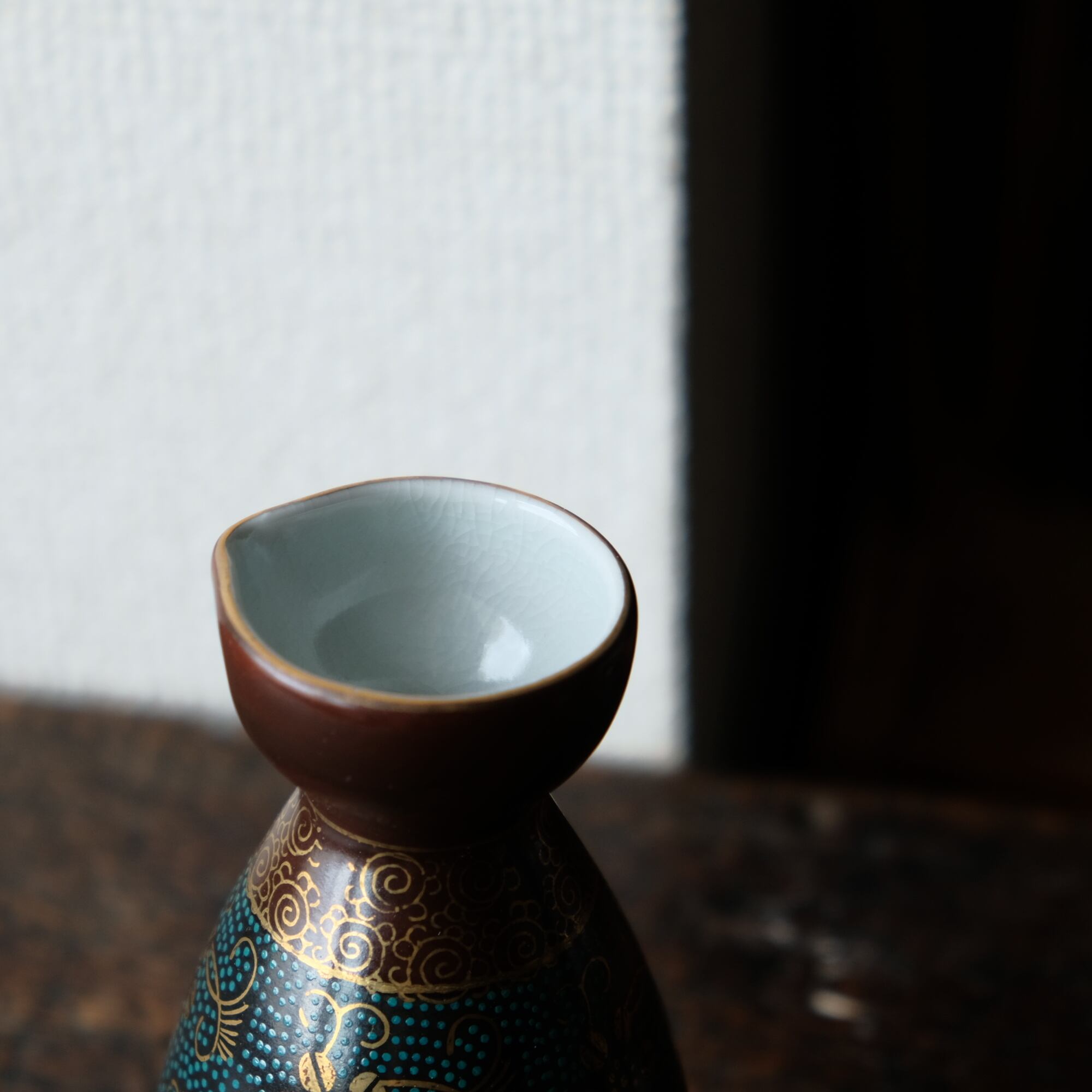 花唐草と青粒◇九谷焼 青粒金彩徳利 酒器 暮らし 渦巻 花唐草と青粒◇九谷焼 青粒金彩徳利 酒器 暮らし 渦巻