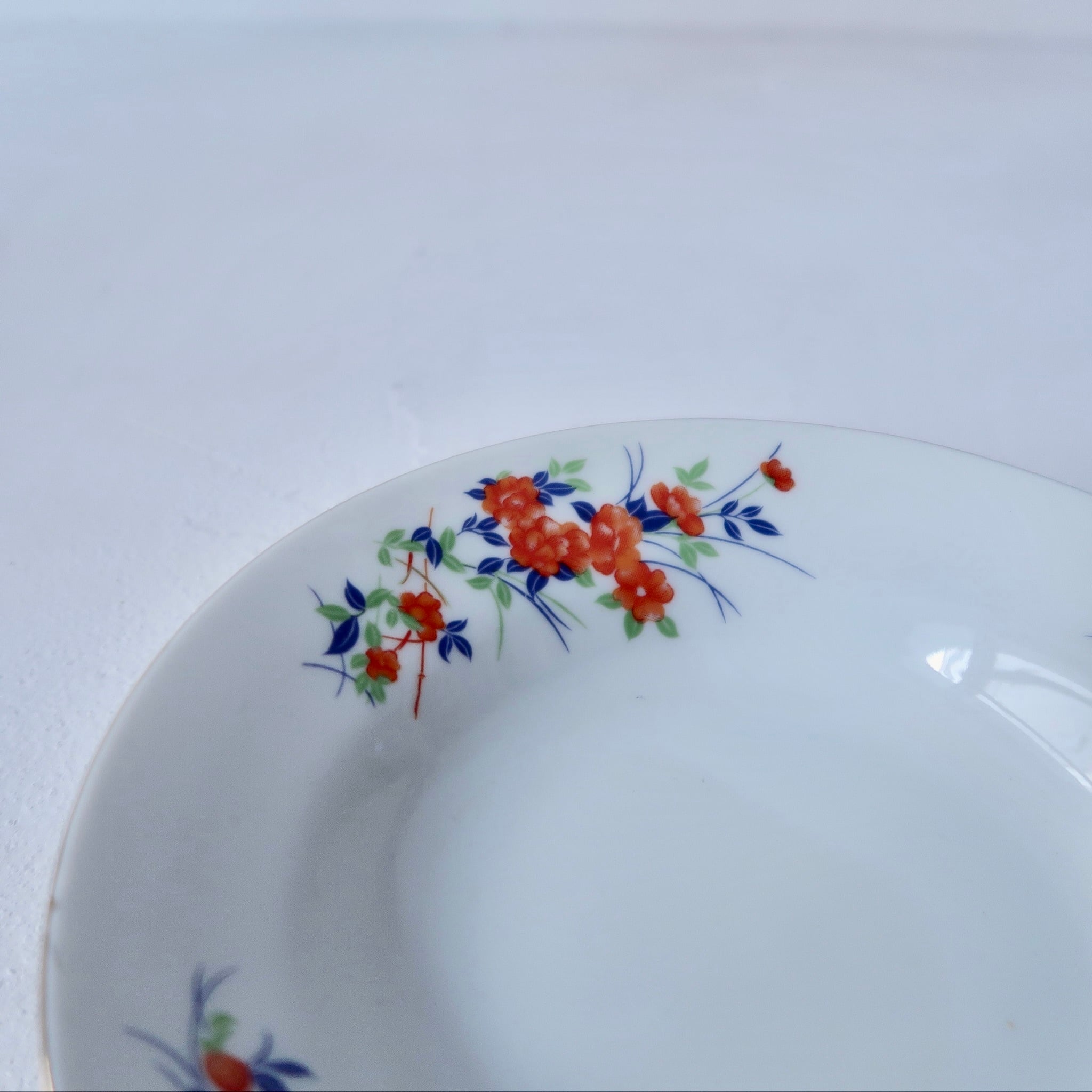 青とオレンジの花模様の陶器カップ 台湾食器】オレンジとブルーのお花 深皿 | SUISUI