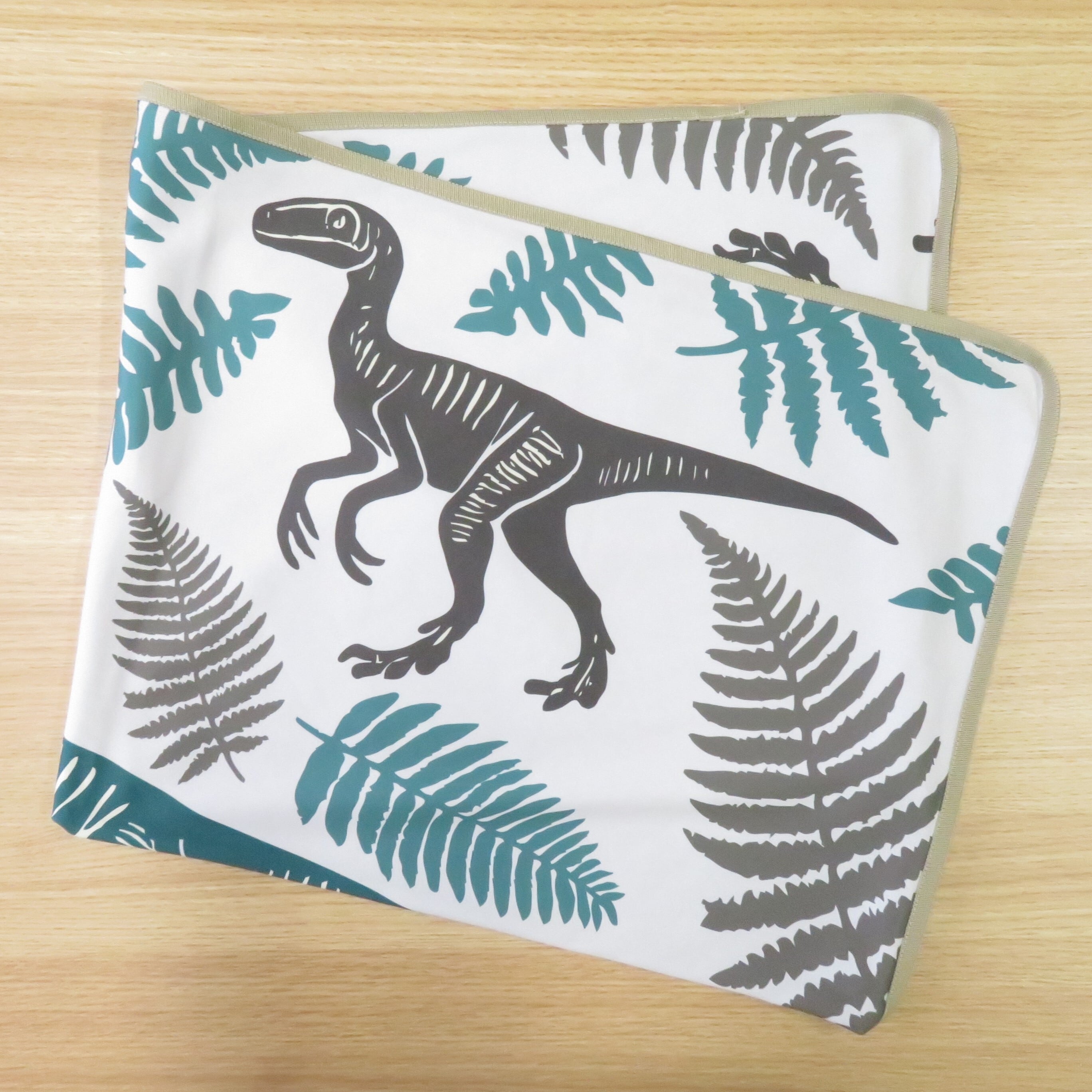 恐竜柄ブランケットA 恐竜渓谷かつやまオリジナル 吸水速乾・汚れ落ち