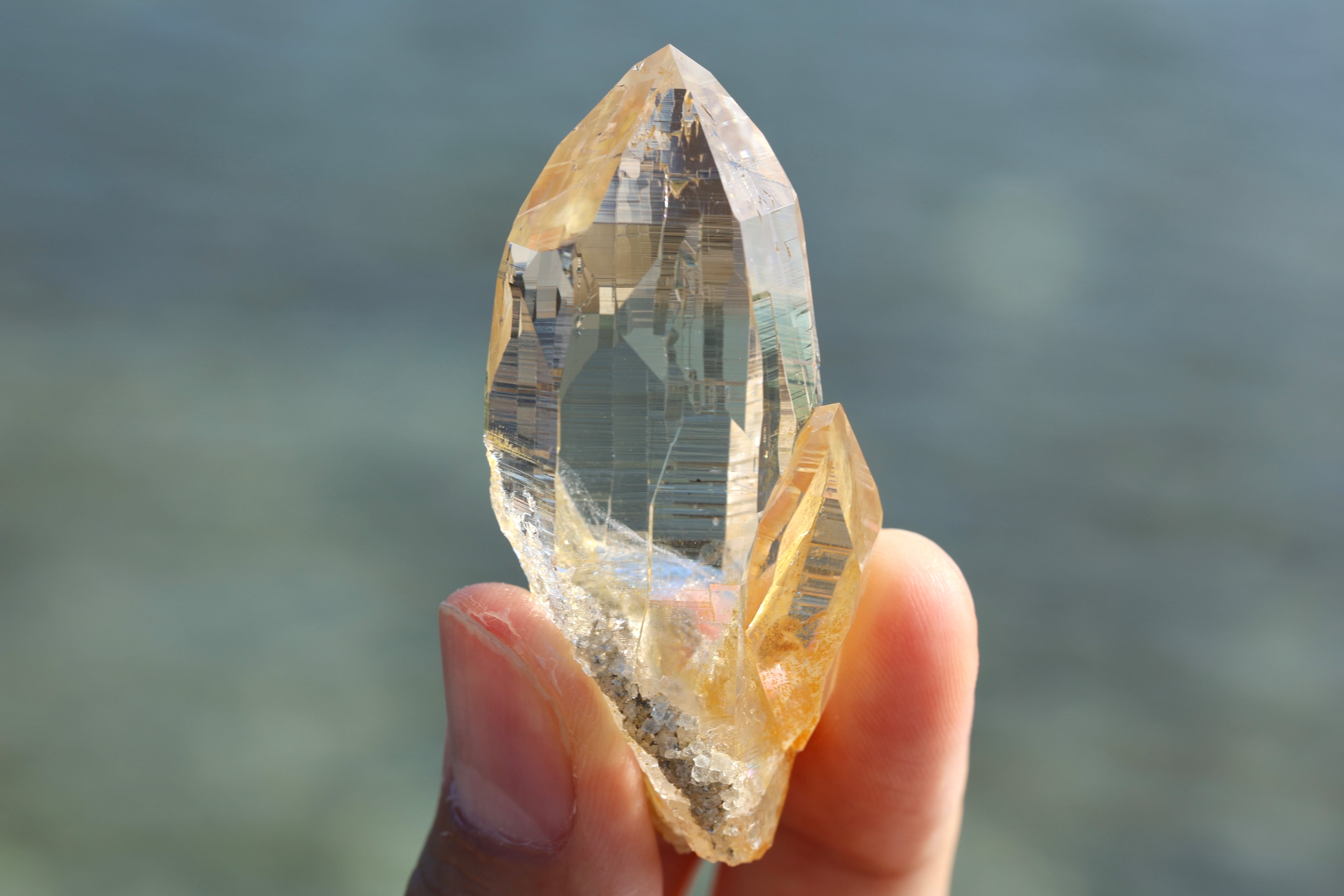 ヒマラヤ水晶 ガネーシュヒマール産 | 石垣島の夜光貝とヒマラヤ水晶