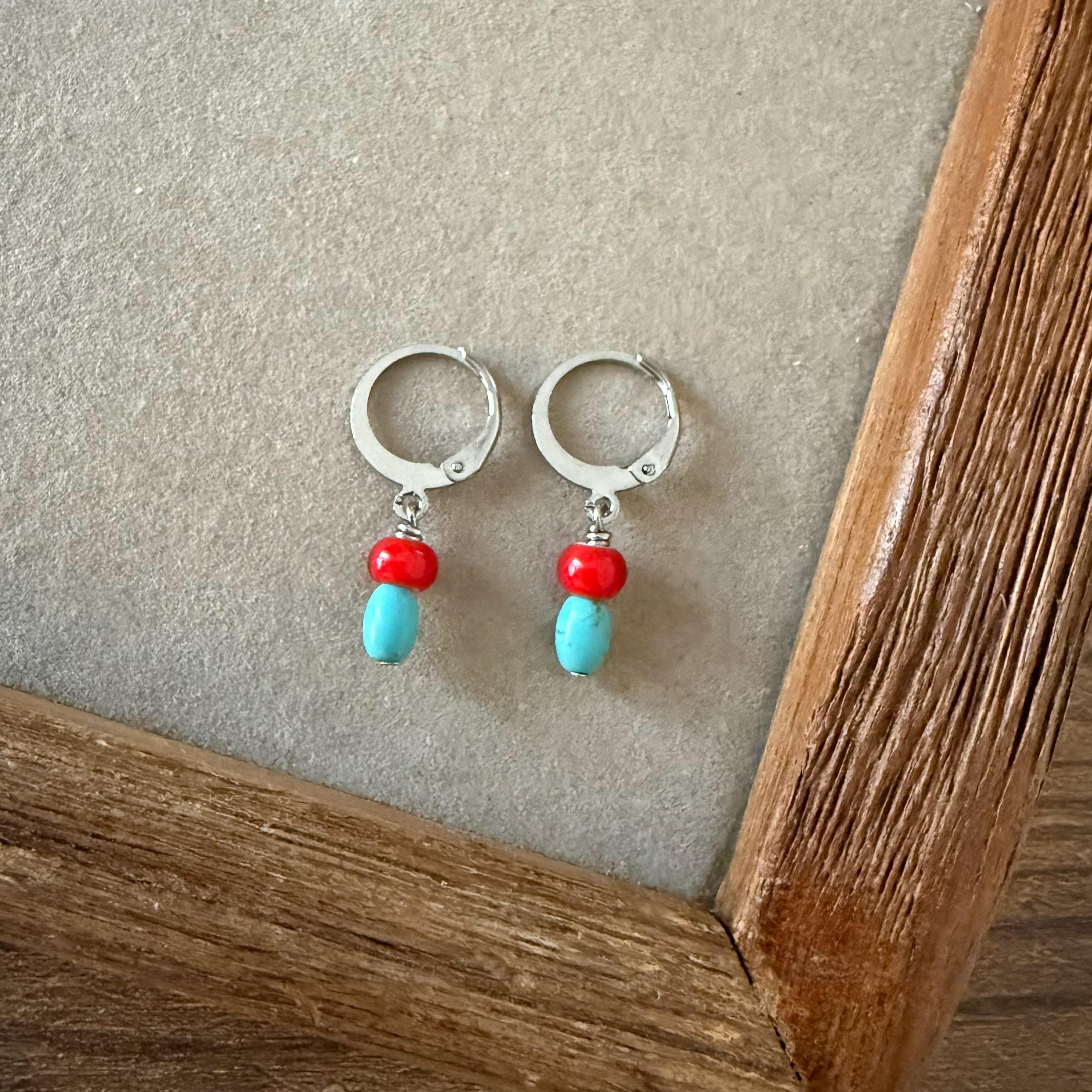 【サージカルステンレス:シルバー】ホワイトハーツビーズレッド×ターコイズ ピアス