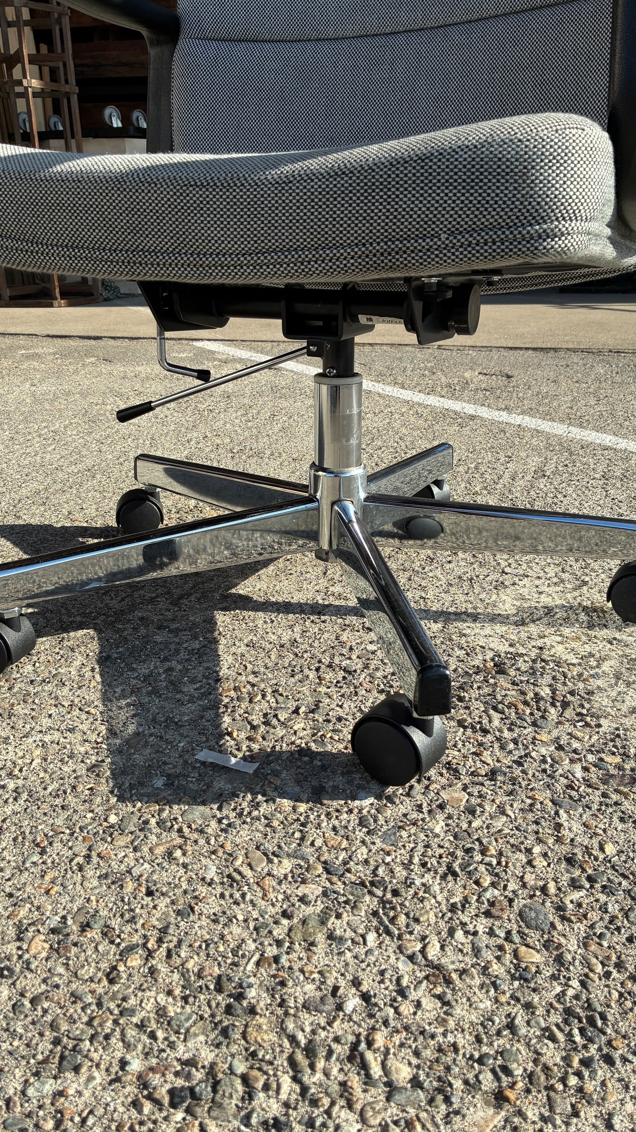 仕事も休憩も支えてくれるchitoseのワークチェア