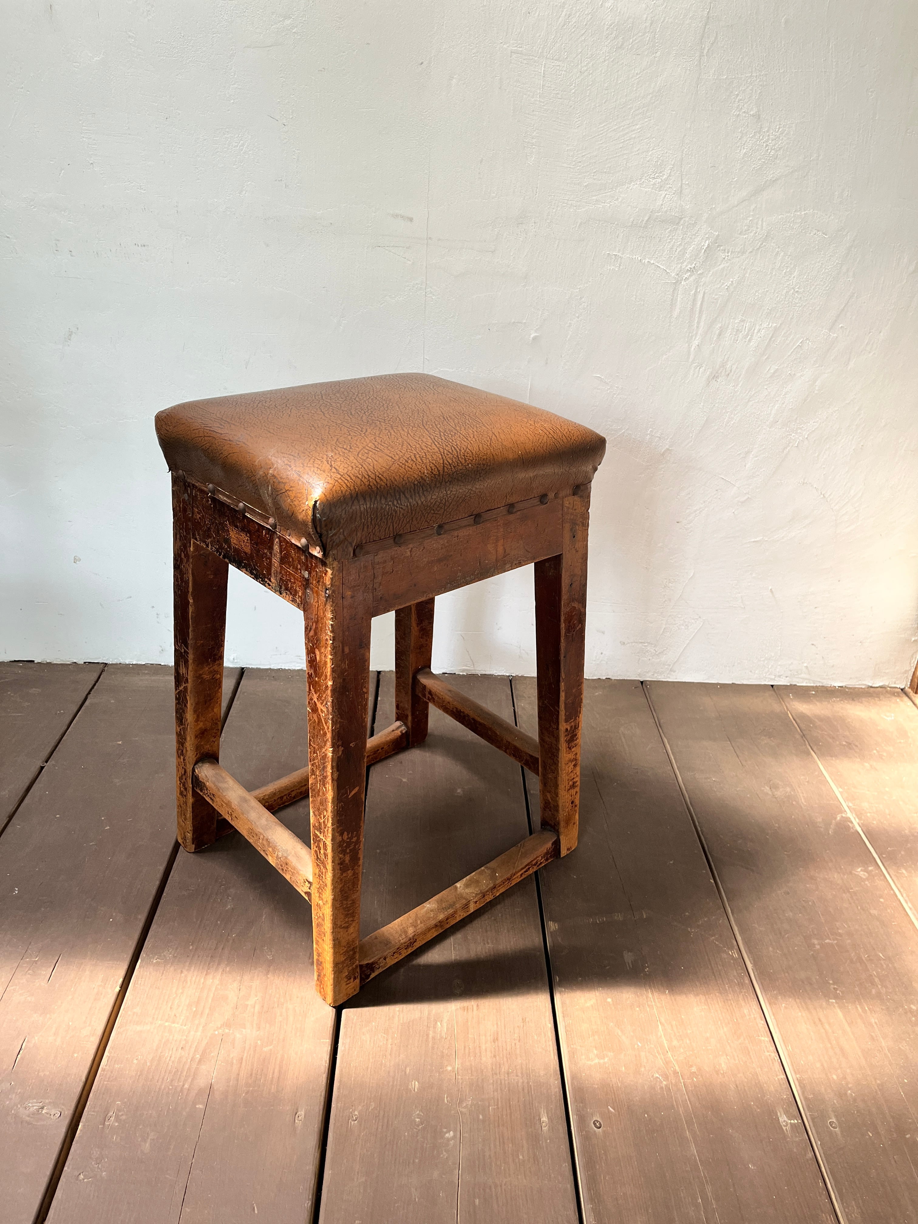 Old stool /England＜スツール・イギリスアンティーク・革張り椅子
