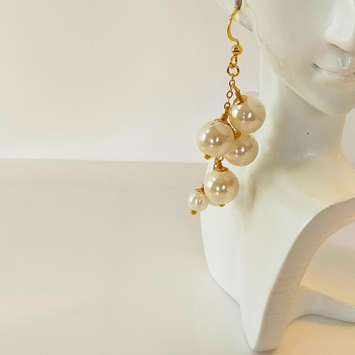 大粒パールのスウィングピアス