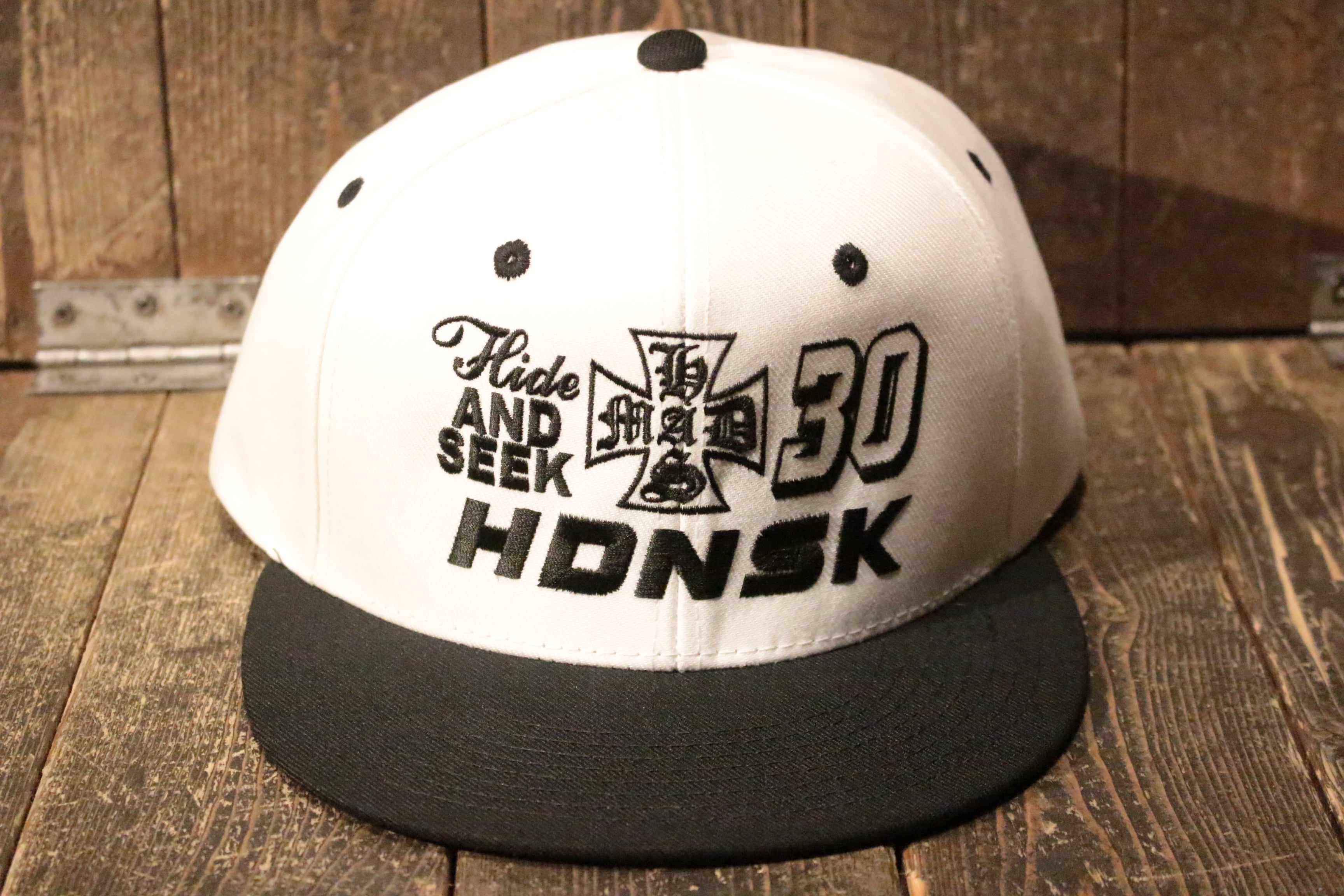 ハイドアンドシーク　Laurel CAP HIDE AND SEEK】Laurel CAP -BLACK/WHITE（ハイドアンドシーク