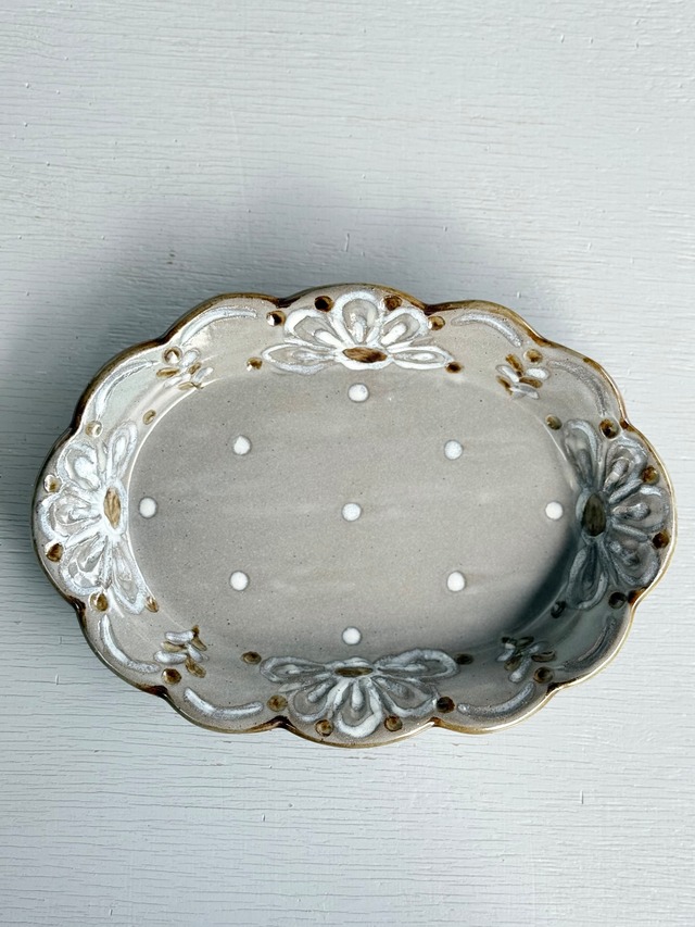 花リースリムプレートS（グレージュ）