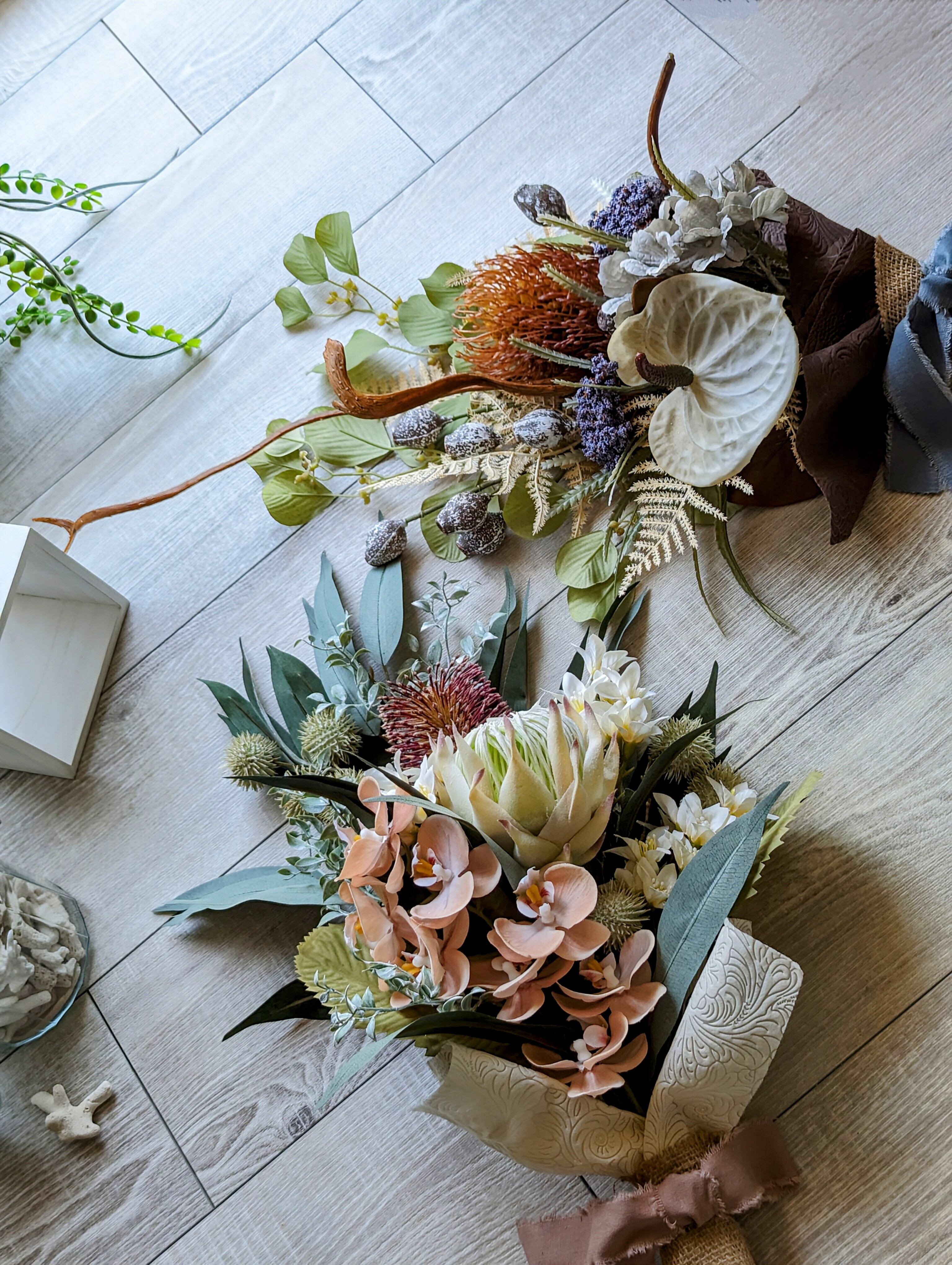 ドライ風ニュアンスカラーのネイティブフラワーSwag〜バンクシア