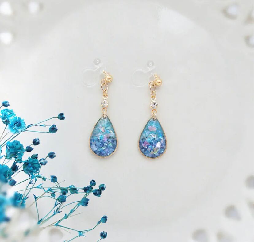 mini drop jewelry.° 光が差した海中
