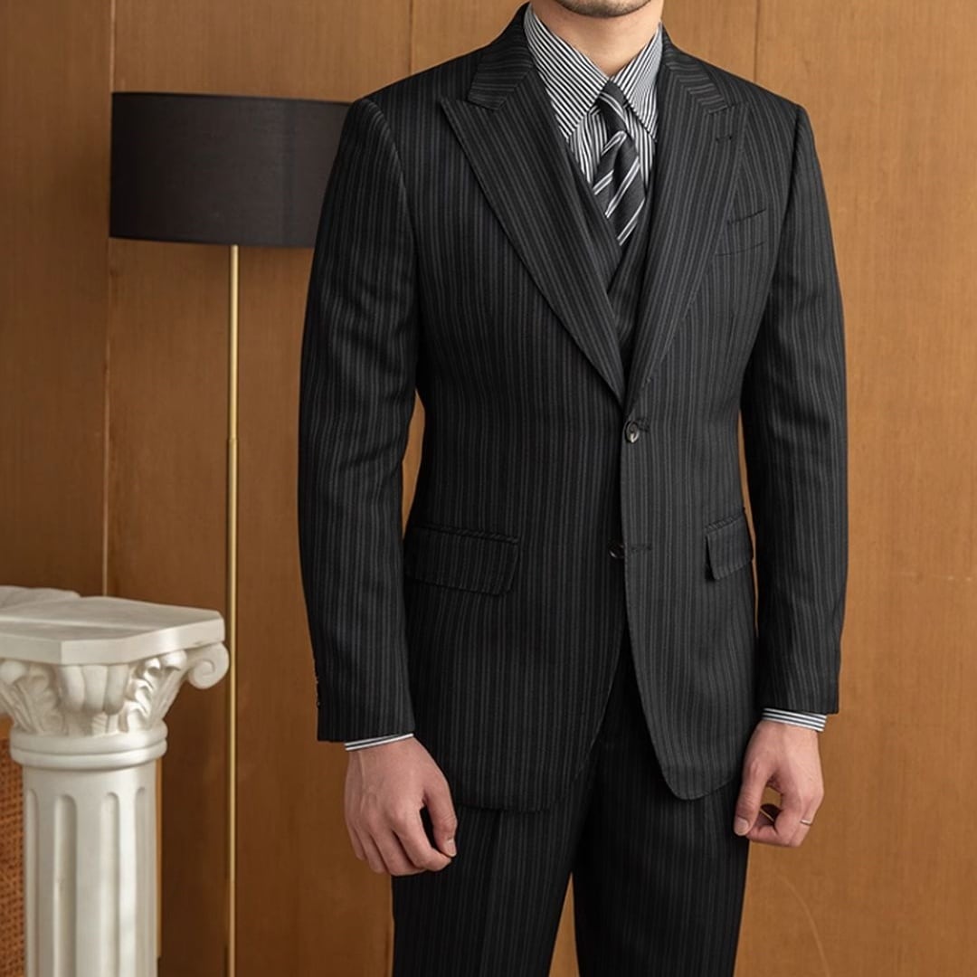 イタリア風ストライプスリーピーススーツ SU0146 | R-Base