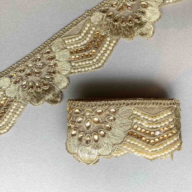 〈再入荷〉ゴールド刺繍カットブレード（横縞パールとビジュー/1mカット）