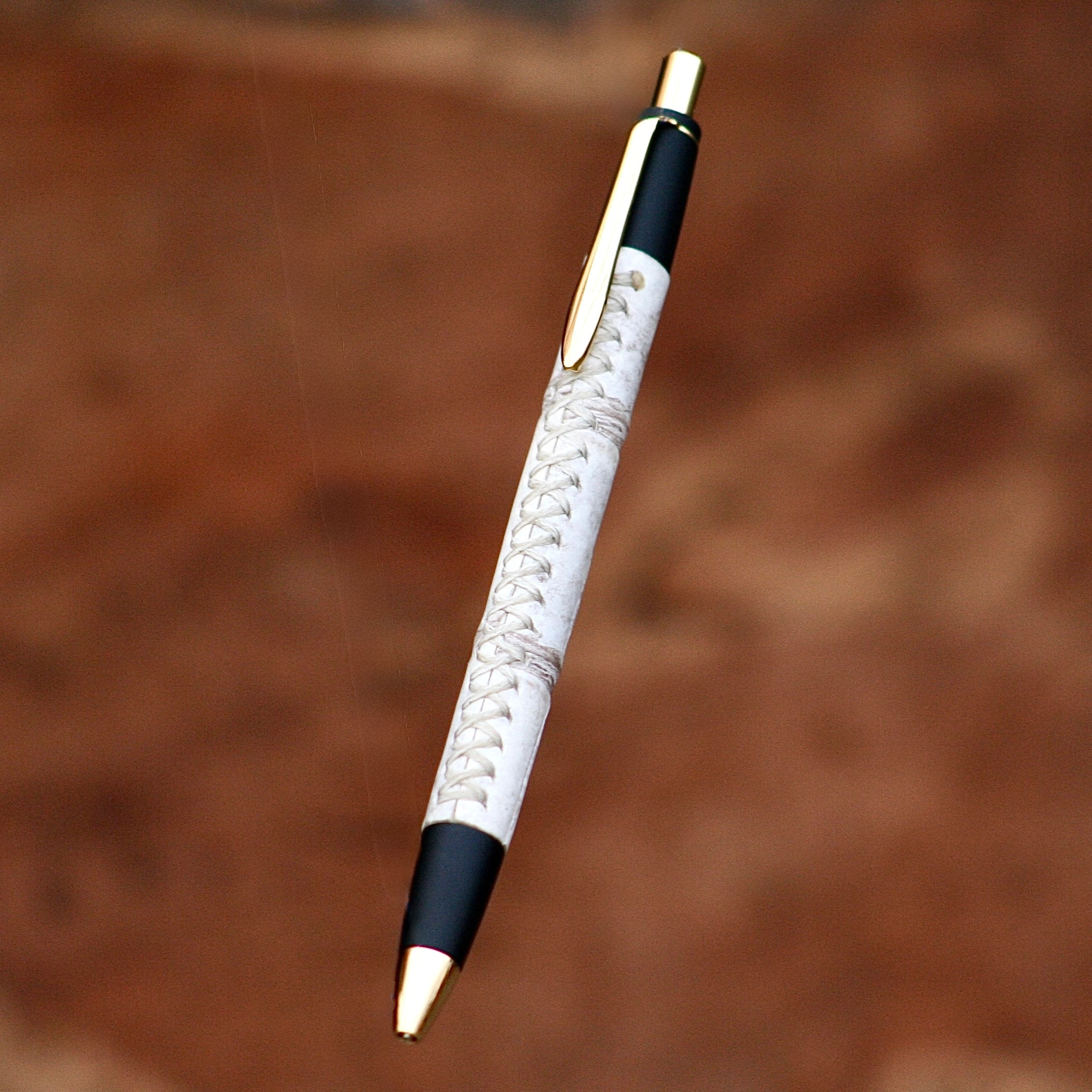 ☆不定期販売☆ 革軸ペン【ヒマラヤクロコダイル】 ボールペン | Schicksal 