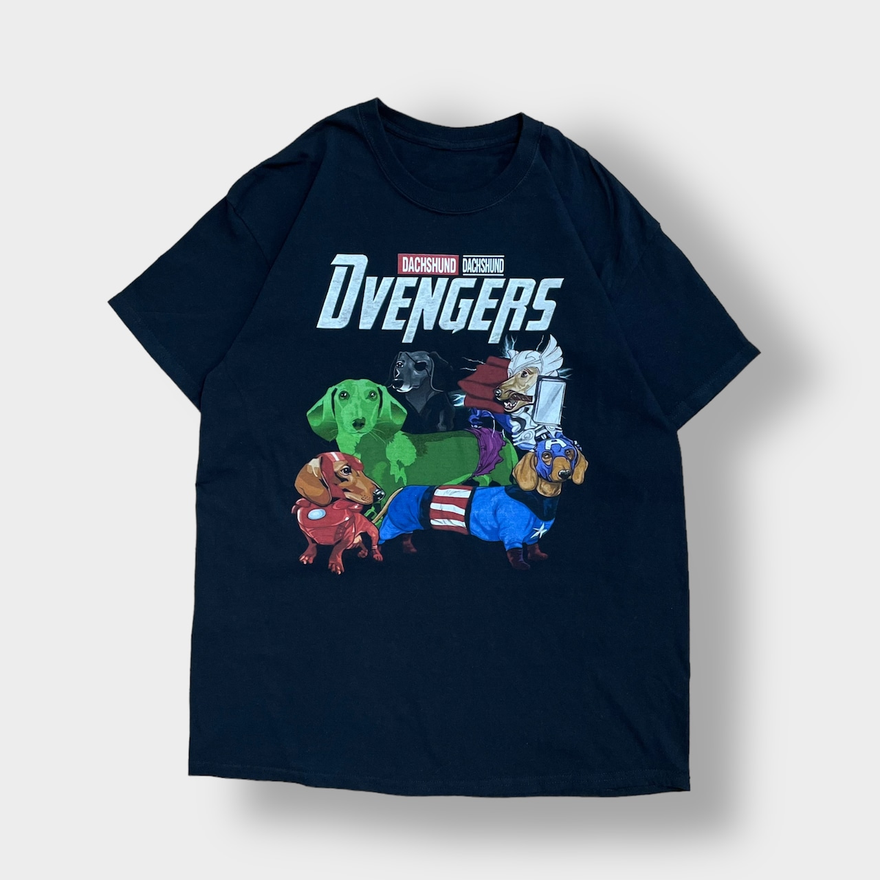 【USA古着】DVENGERS ロゴ アニマルプリントTシャツ 犬 DOG ダックスフンド アベンジャーズ Avengers マーベル パロディ 半袖 古着