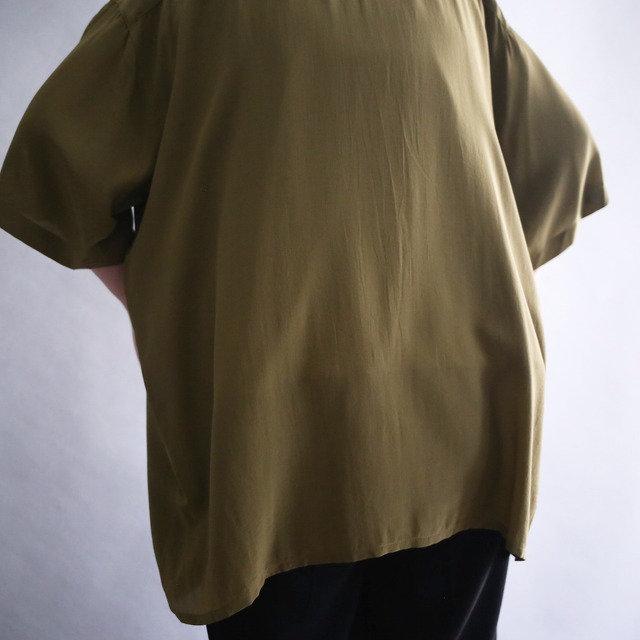 "刺繍” 3D tuck design fly-front gold button loose h/s silk shirt